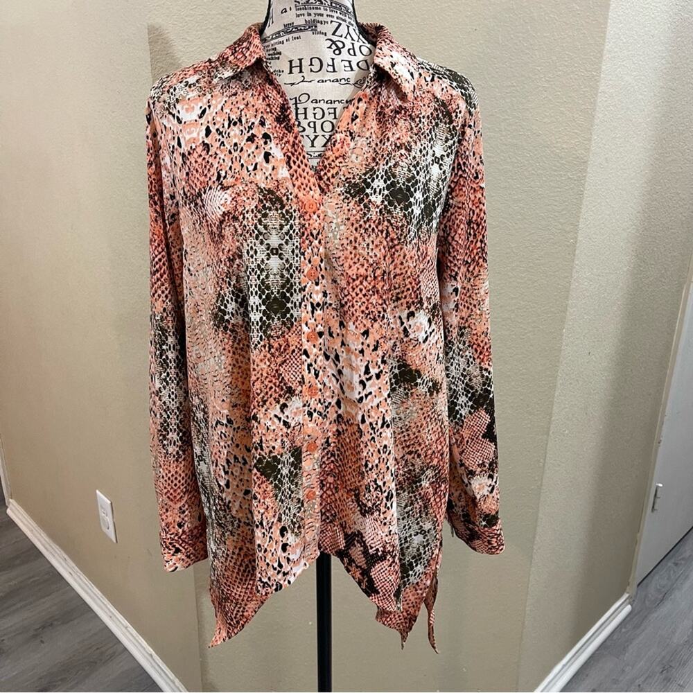 Dana Buchman snake print button down shirt‎ M
